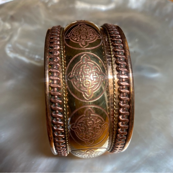 Vintage Chunky Brass and Copper Cuff Bracelet 1970’s India Statement Jewelry - Picture 9 of 11